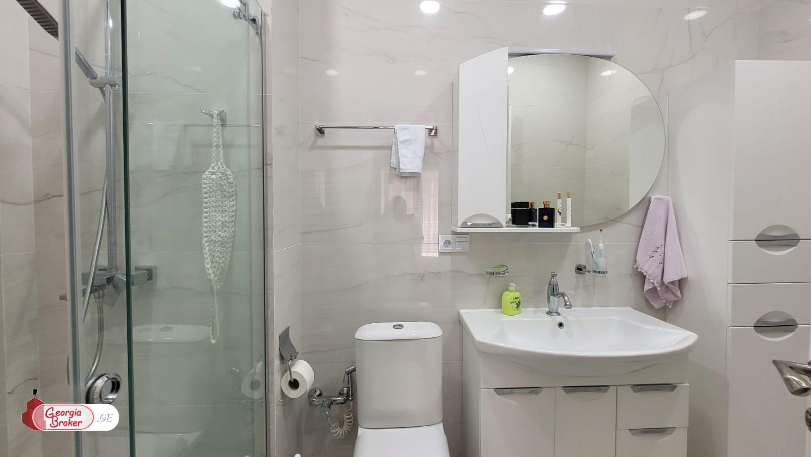 იყიდება ახალი გარემონტებული 5 ოთახიანი ბინა დომუსში, თამარაშვილზე